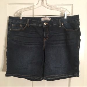Torrid jean shorts size 22